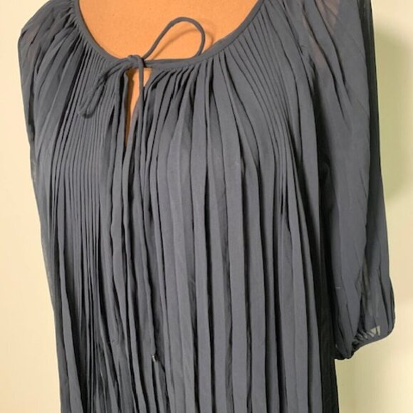 PRICE DROP! Diane von Furstenberg Black Dress Pleated V-Neck 3/4 Sleeve	0 - Picture 4 of 4